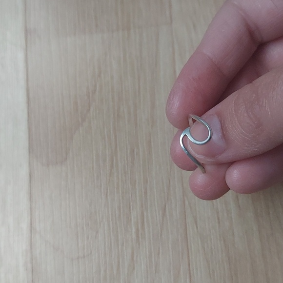 Pura Vida Sterling Silver Wave Ring - Picture 4 of 5